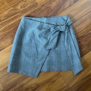 Aritzia • Asymmetrical Plaid Mini Skit - With Tie
